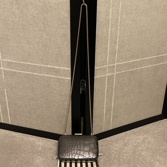 Henri Bendel Grey Snake Pattern Clutch Crossbody - Picture 3 of 9